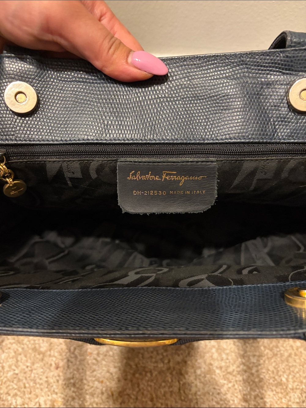 Salvatore Ferragamo Handbag (project bag to repair handles etc) - Picture 4 of 6